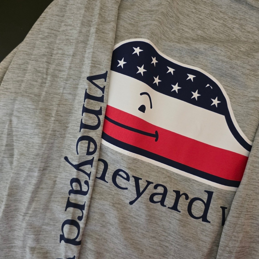 Vineyard Vines Graphic Tee Mens XS Grey Heather USA Whale NWT - Picture 4 of 14